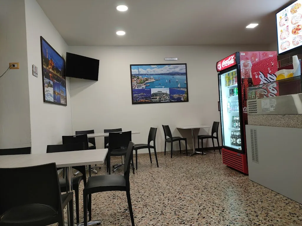 İstanbul Caraglio Kebab & Pizza restaurant in Caraglio
