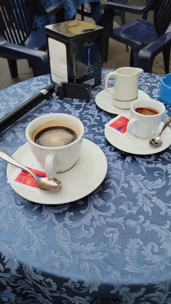 Emma Smith_Caffe' Royal -Gelateria vineria_Carpignano Sesia_recensione