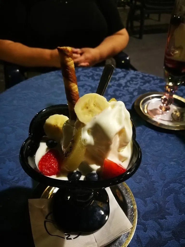 Antonella Gabellieri_Caffe' Royal -Gelateria vineria_Carpignano Sesia_recensione