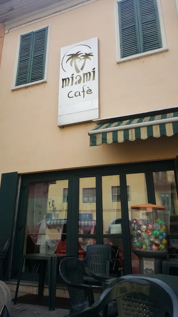 Caffe' Royal -Gelateria vineria restaurant in Carpignano Sesia