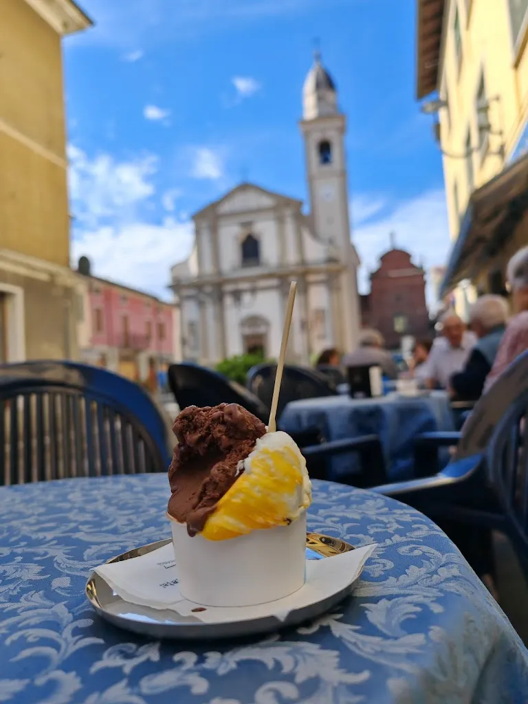 Caffe' Royal -Gelateria vineria_Carpignano Sesia_slider_image_3
