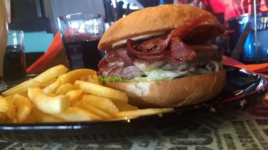 Flávia Soares_La Cueva Rock Pub_Casalbeltrame_review