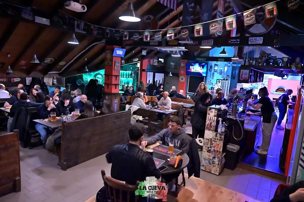 La Cueva Rock Pub restaurant in Casalbeltrame