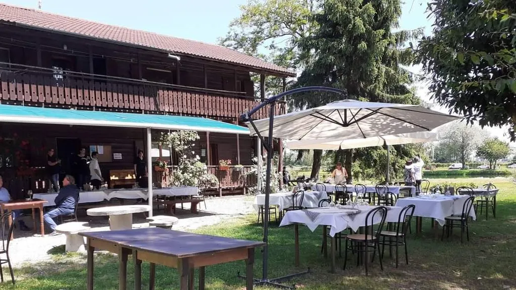 Il Laghetto di Casaleggio restaurant in Casaleggio Novara