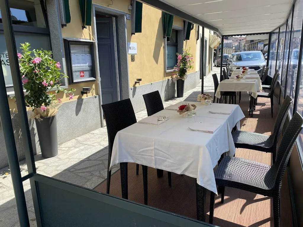 Osteria del castello restaurant in Casalgrasso