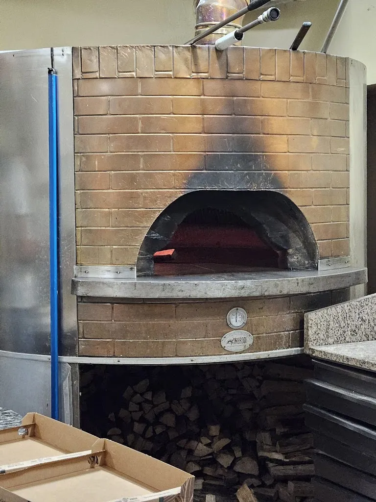 Bar Pizzeria Giro Pizza_Casalvolone_slider_image_2