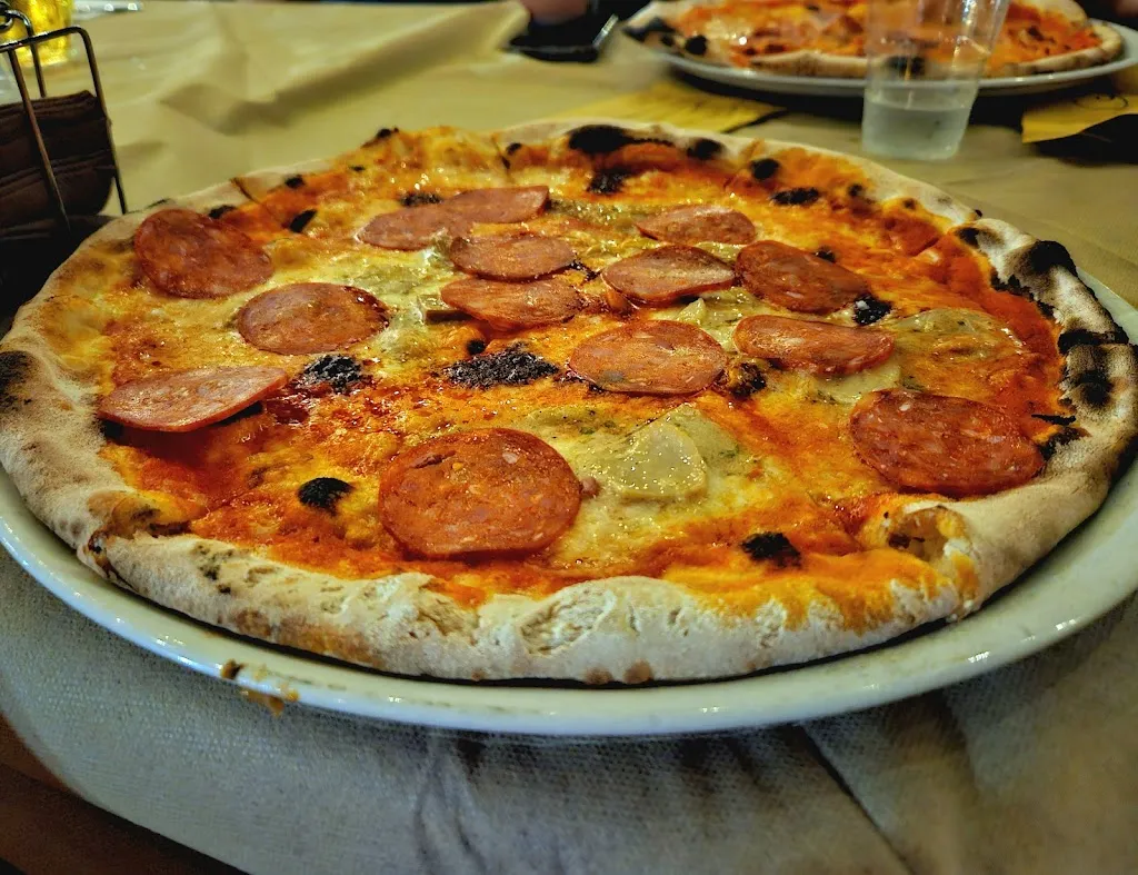 Mario R_Pizzeria Hakuna Matata_Cerfignano_Bewertung