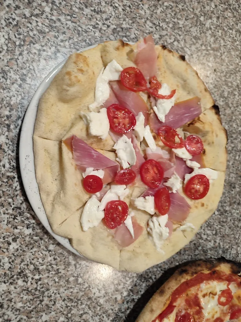 Pizzeria Passione a legna_Carmagnola_slider_image_3