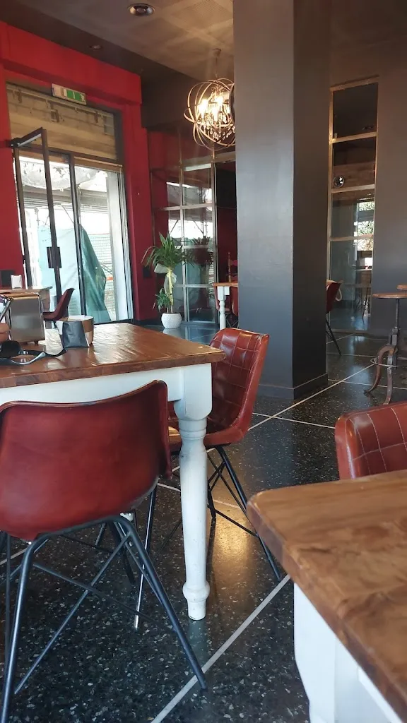 Christine lagatie_Tabacco e Caffè Spariglio_Cassano Spinola_review