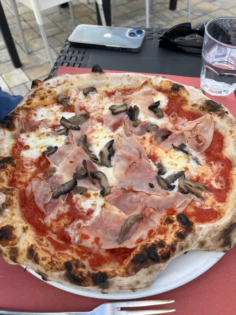 Cindy Plachecki_Pizzeria Asso di Quadri_Castagnole delle Lanze_review