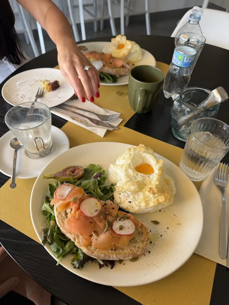 Misha Yarmolich_Cafecinquantuno_Castagnito_review