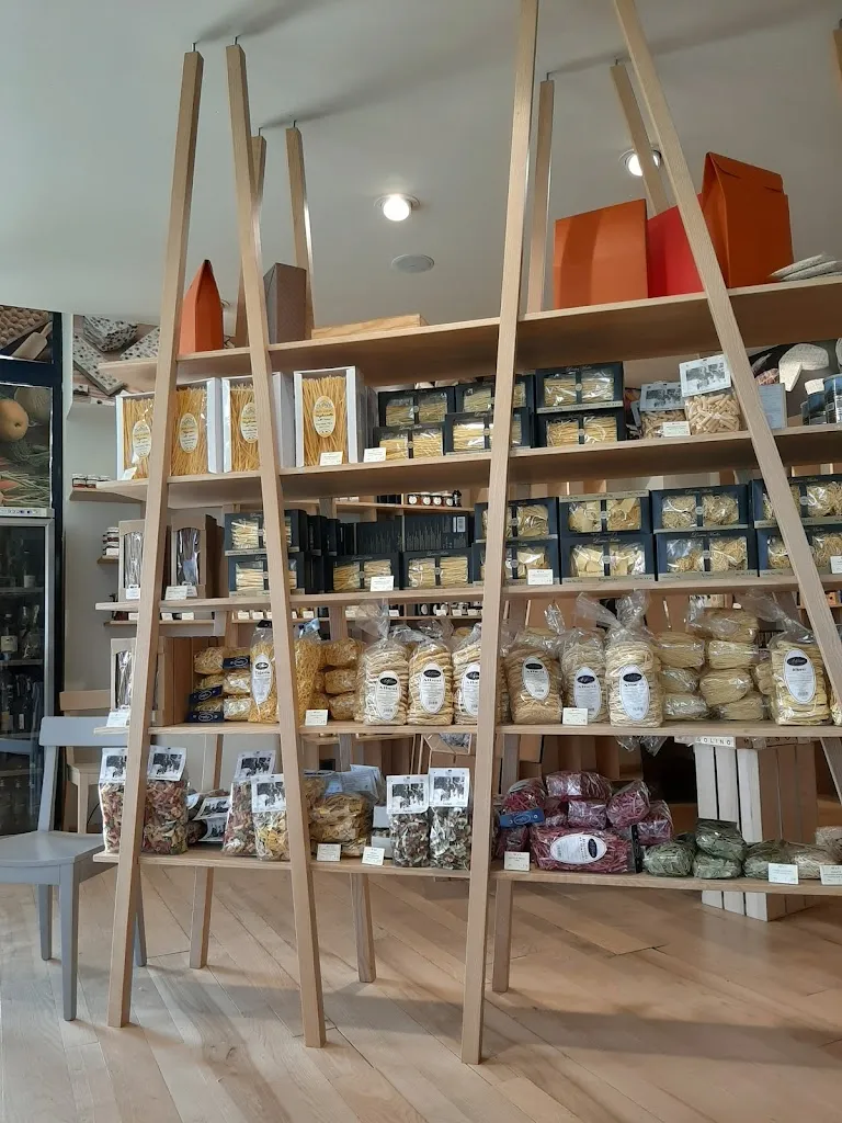 Giovanni 1976_Enoteca Noi Vignaioli Piemontesi_Castagnito_review