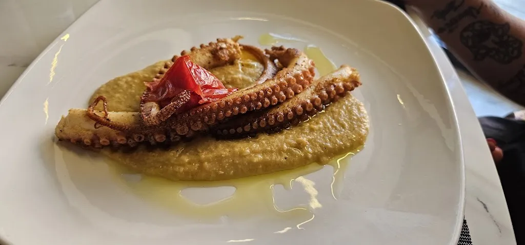 Palazzo Flora Bistrot&Rooms restaurant in Collepasso