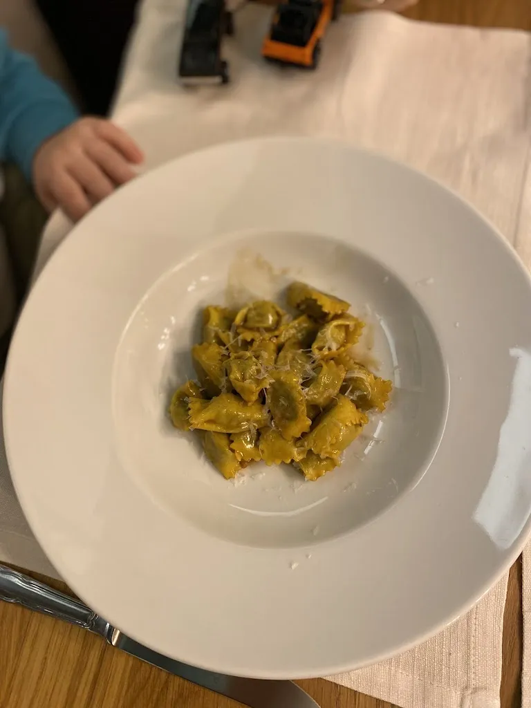 Darius J._Osteria Imperfetta_Castagnito_review
