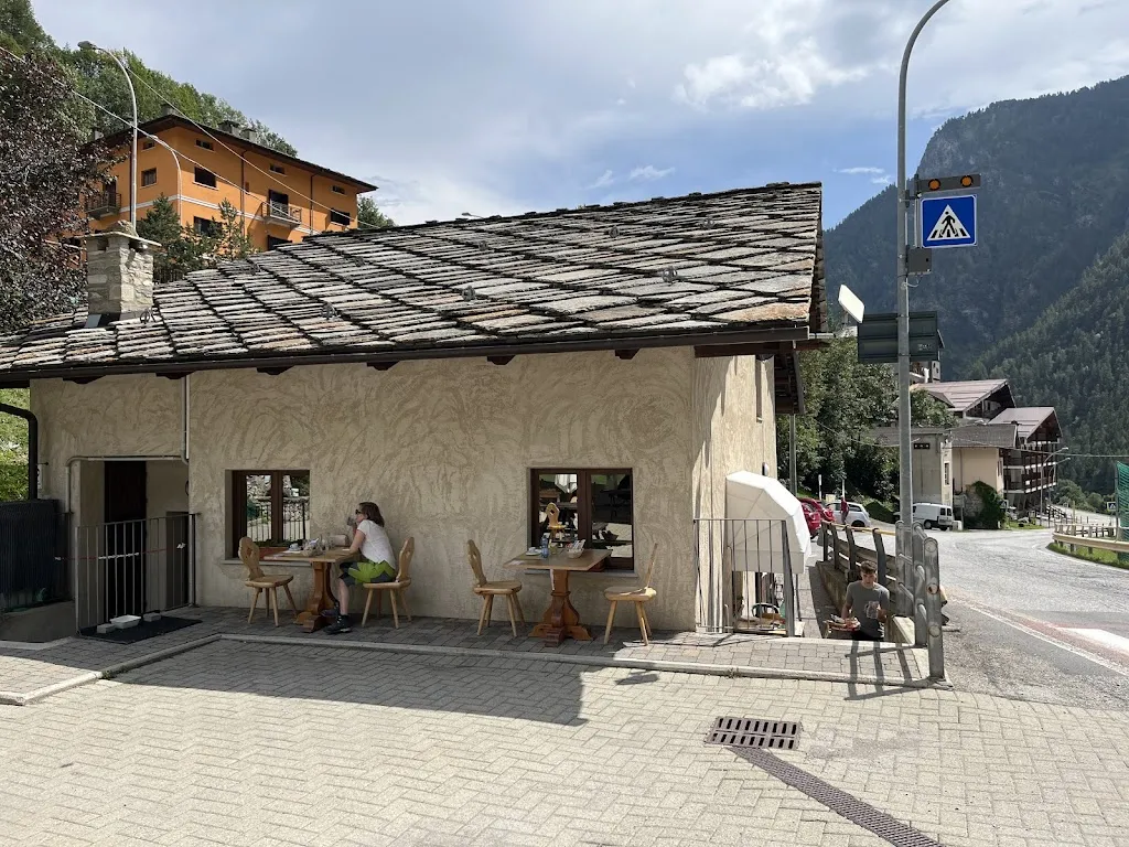 Andrea Capoduri_Lou Risto Negosi De La Vilo_Casteldelfino_review