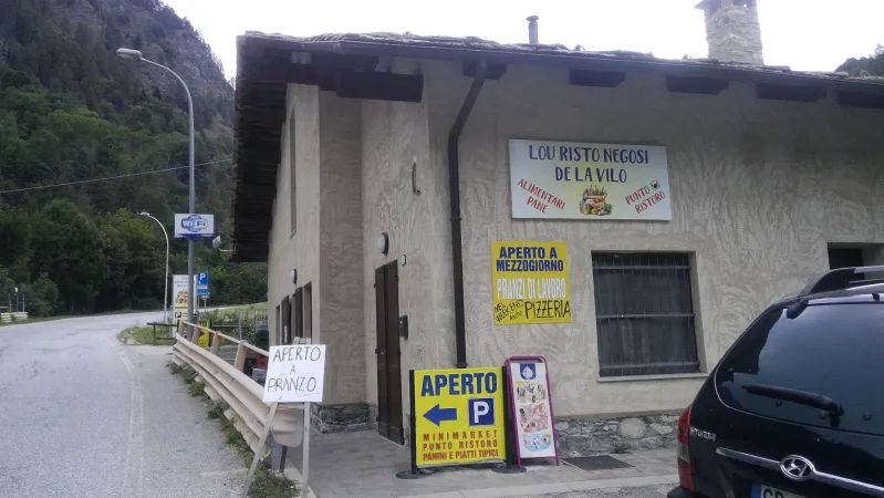 Lou Risto Negosi De La Vilo restaurant in Casteldelfino