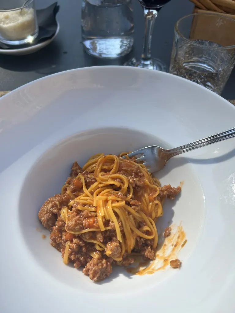 Luna Molavi_Cafè del Conte Amico_Castell'Alfero_review