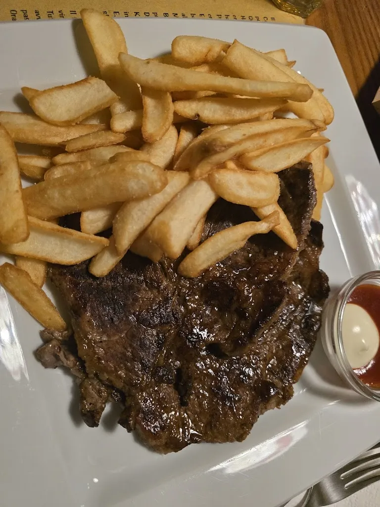 Chiara Berretta_Gran Canyon Pub Castelnuovo Belbo_Castelnuovo Belbo_review