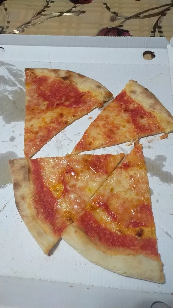 Pizzeria Caruso restaurant in Castello di Annone