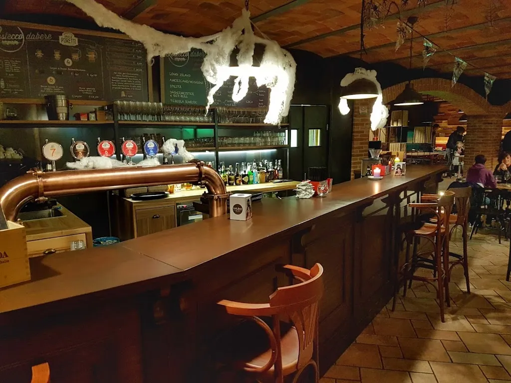 Lostecco Alba restaurant in Castiglione Falletto