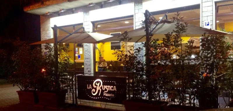 Pizzeria La Rustica restaurant in Castiglione Torinese