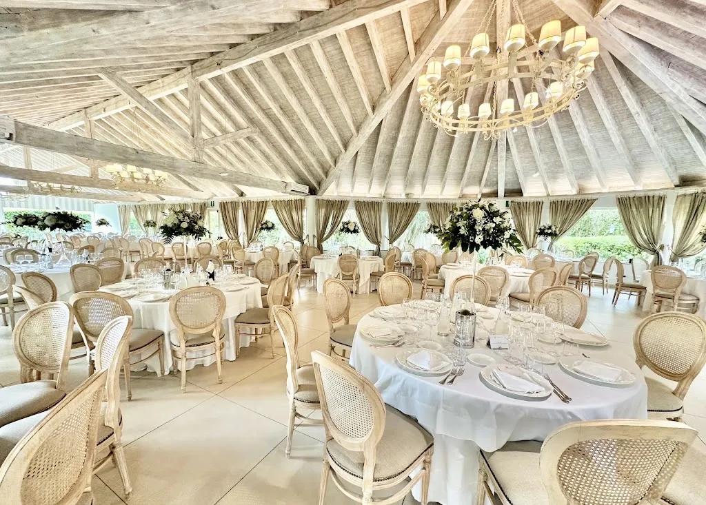 Villa Vergine Srl restaurant in Collepasso