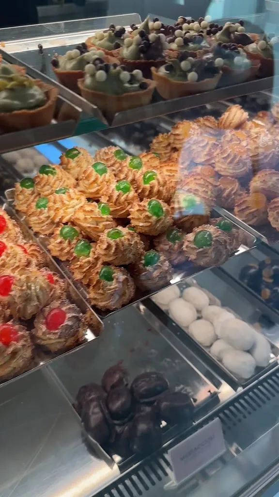 Federica Puzzovio Pasticceria_Collepasso_slider_image_2