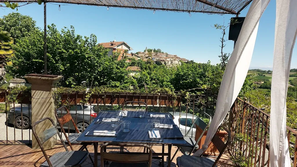 SPONTANEO Osteria e Vineria restaurant in Cella Monte