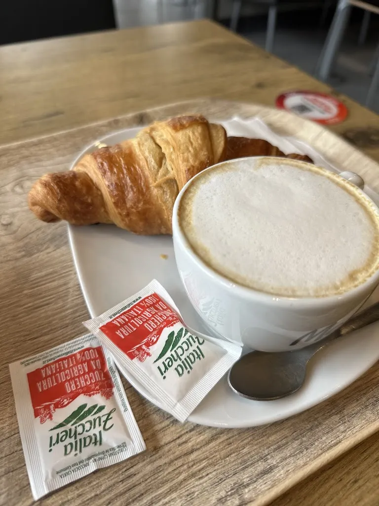 Cristian Negut Nicusor (youtUBER)_McDonald's Quaregna Cerreto_Cerreto Castello_review