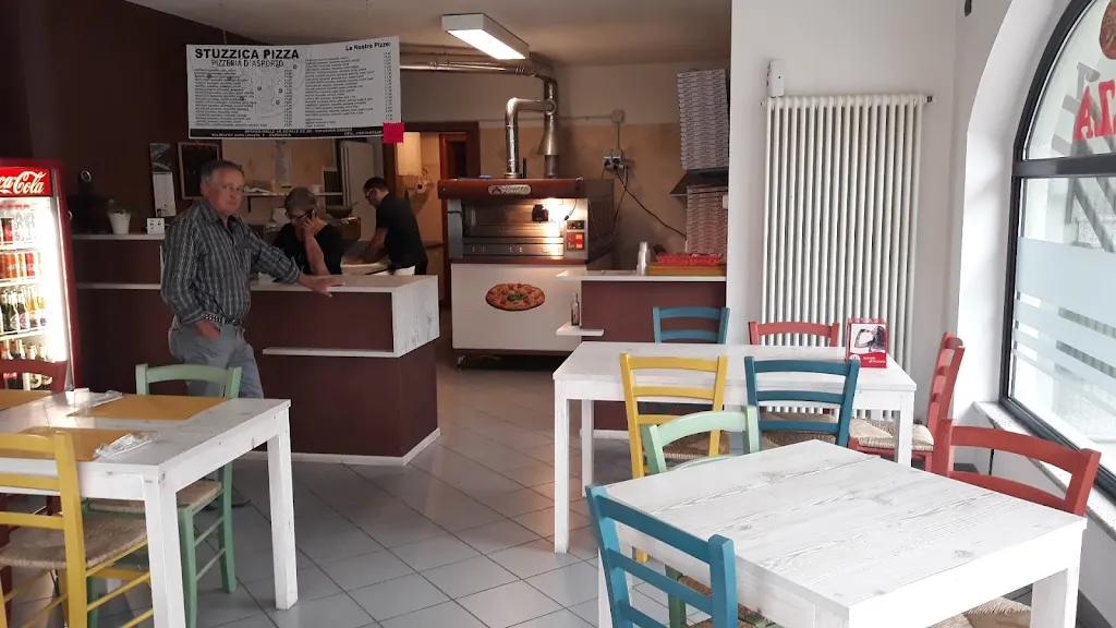 Stuzzica Pizza restaurant in Cervasca