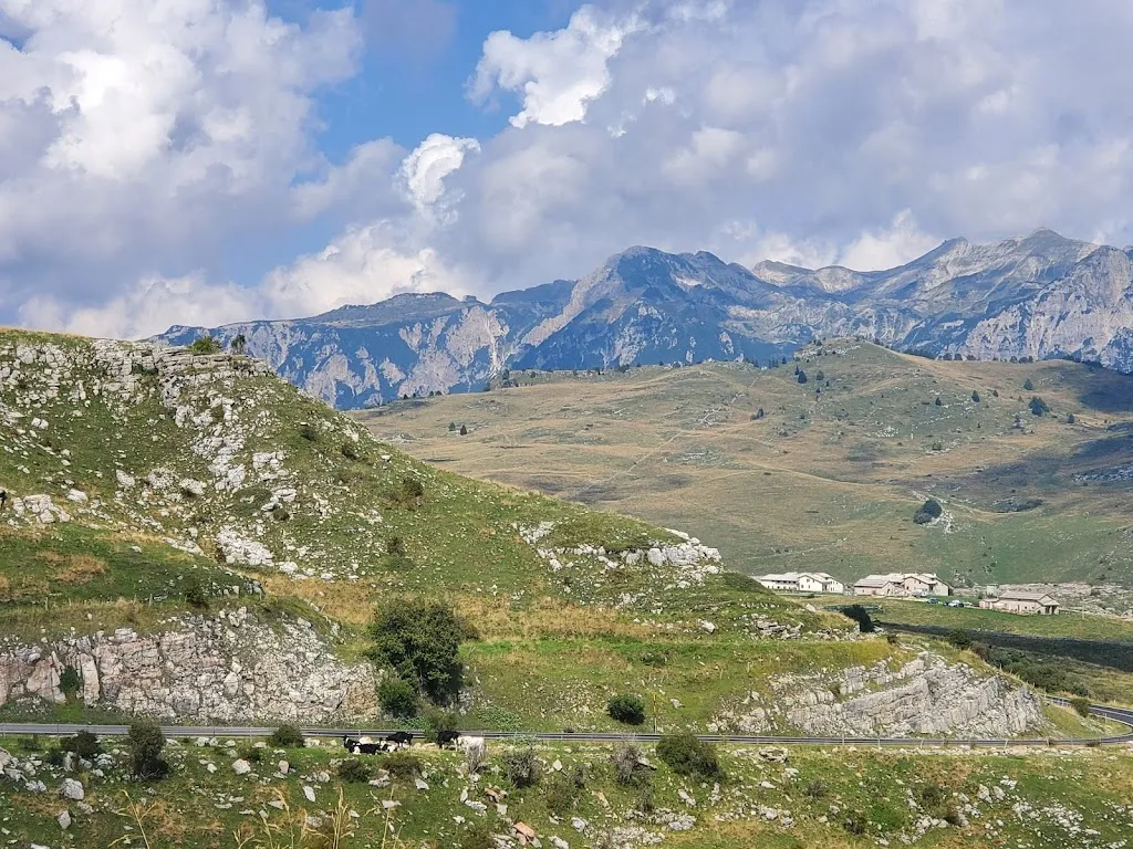 James Forman_Rifugio Primaneve sul Monte Tomba_Chiesanuova_review