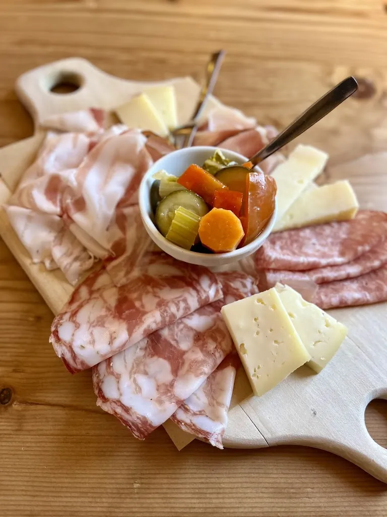 Rifugio Primaneve sul Monte Tomba_Chiesanuova_slider_image_3