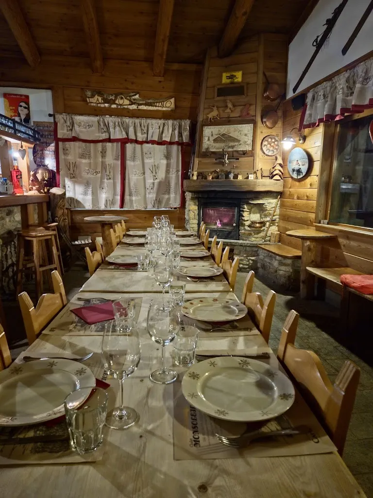 Châlet Monsoleil restaurant in Cesana Torinese