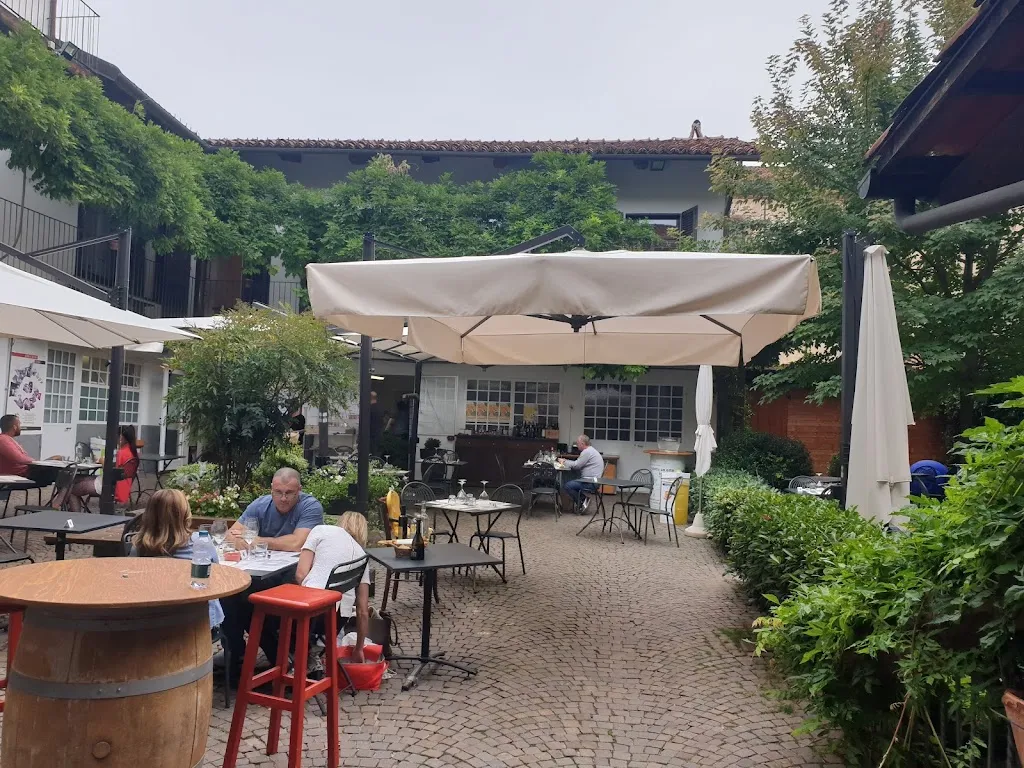 Osteria del Boccondivino restaurant in Cherasco