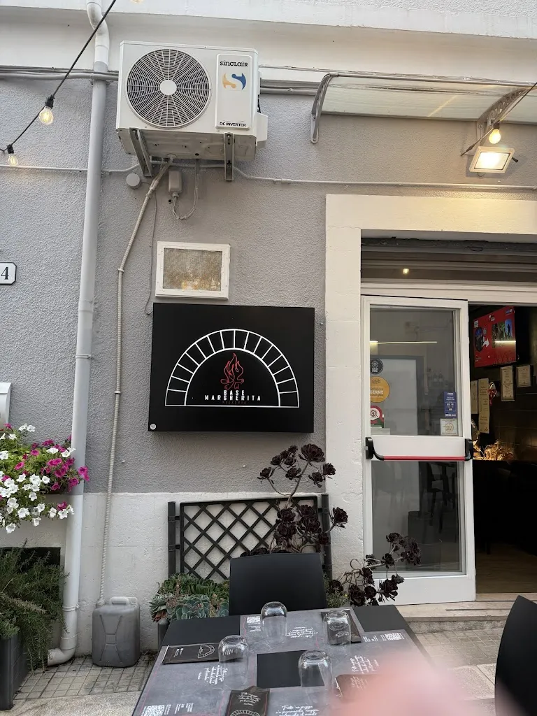 Base Margherita restaurant in Ceglie Messapica