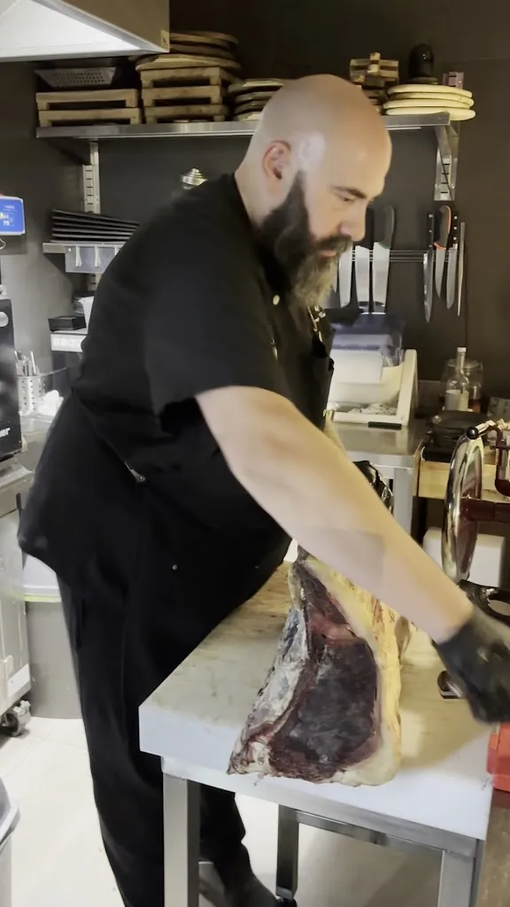 Enococus - Acini & Carbone_Ceglie Messapica_slider_image_2