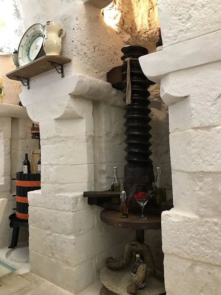 Thomas Lupus_La Roccia_Ceglie Messapica_review