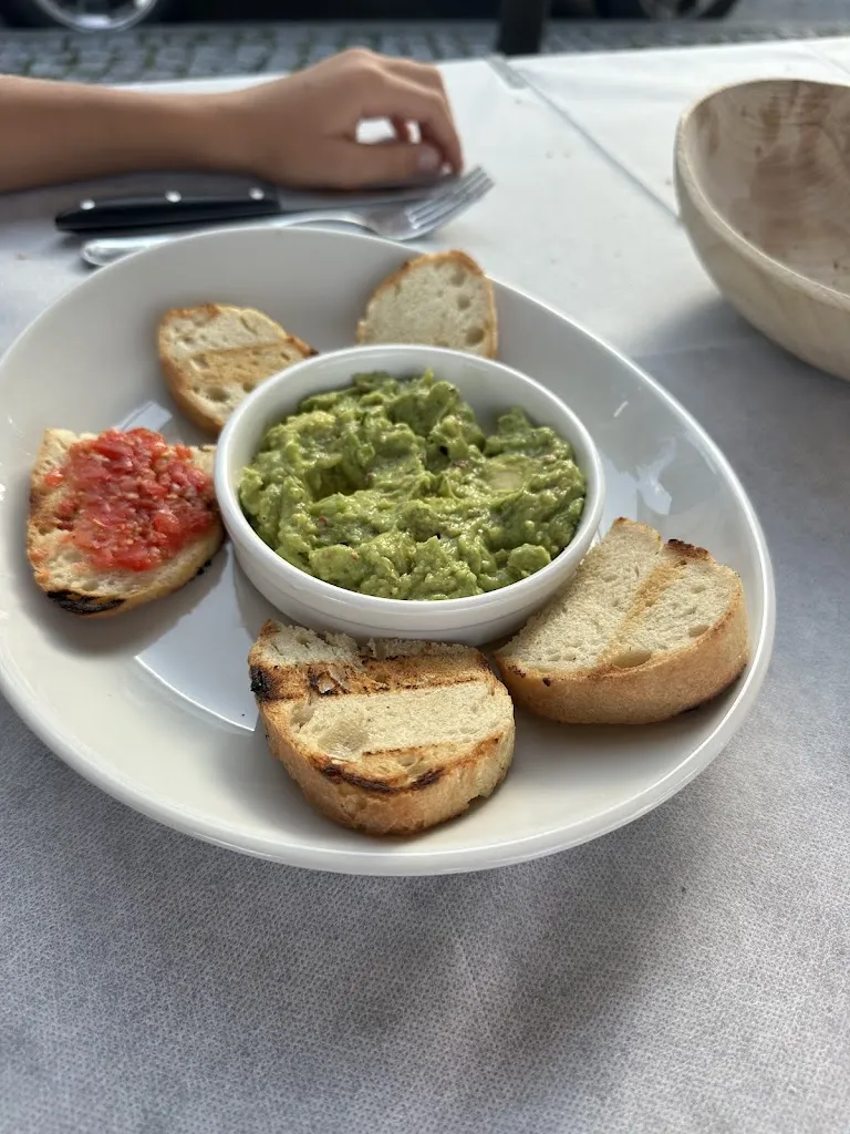 Dominique Hind_Ristorante Il Innominato_Colazza_review