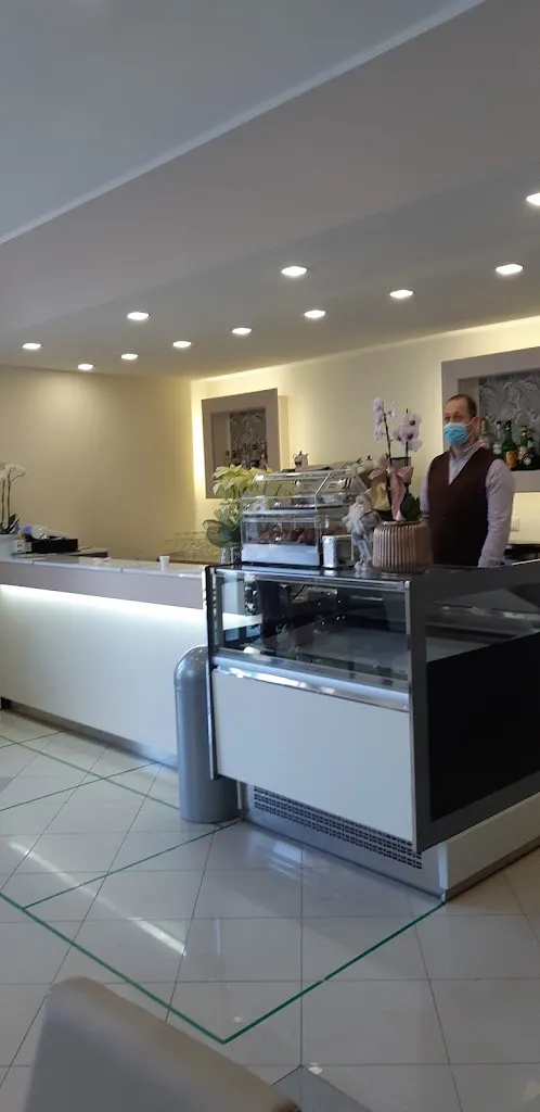 Vito Menga_Hemingway_Ceglie Messapica_review