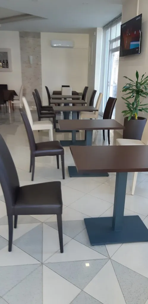 Hemingway_Ceglie Messapica_slider_image_3