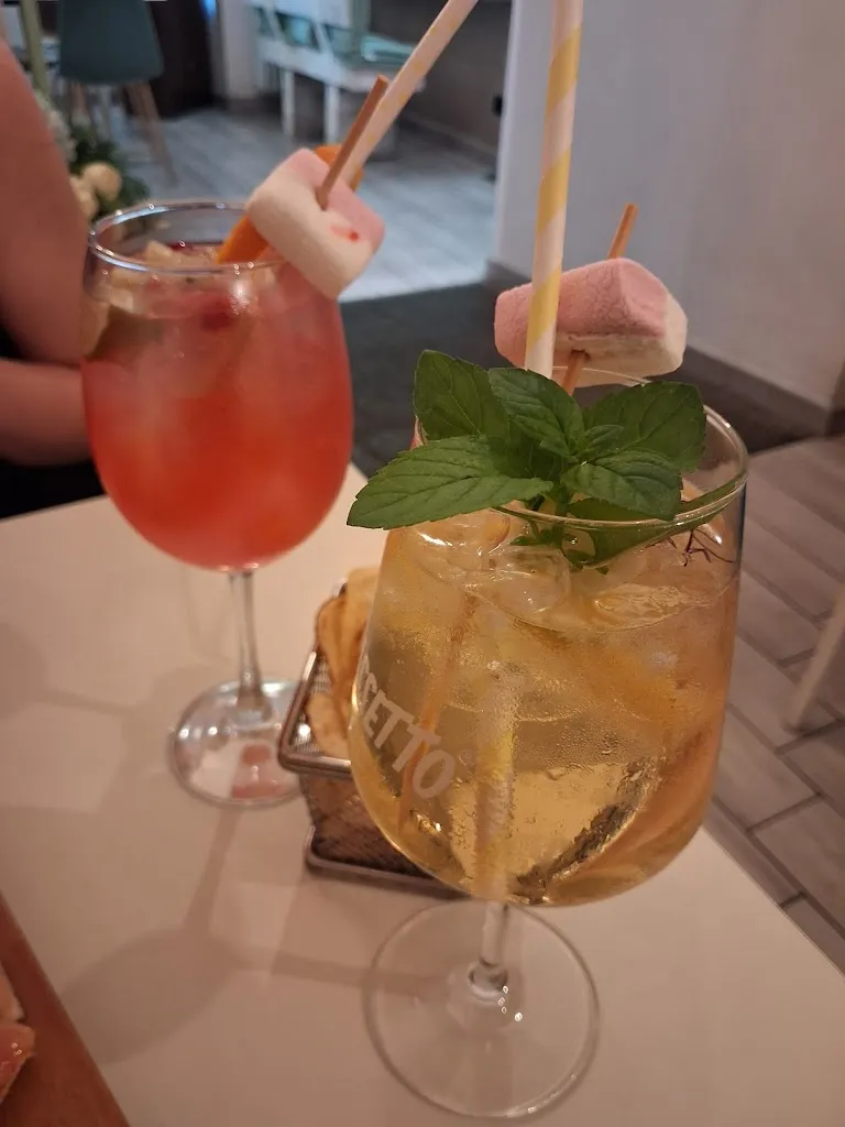 Giuseppe Fazari_Bar Caffetteria Alice in Wonderland_Ciriè_review