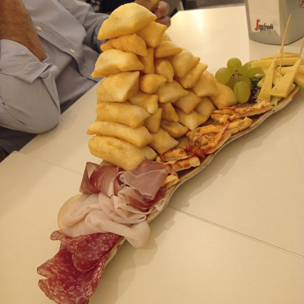 Isabella Velardo_Bar Caffetteria Alice in Wonderland_Ciriè_review