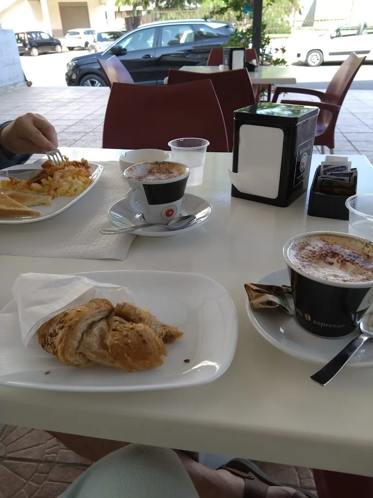 Meera Cat_LadyMary_Ceglie Messapica_recensione