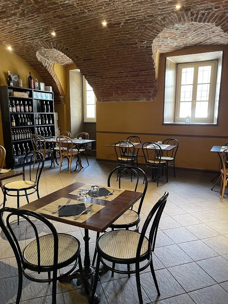 Bar Brasserie L'Uva Blu restaurant in Conzano