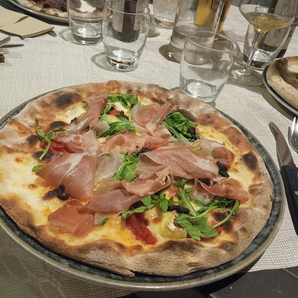 Fiscolo Pizzeria Mediterranea_Ceglie Messapica_slider_image_3