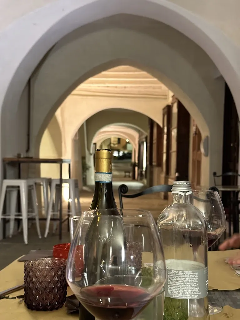 Janneke Burgers_wine bar colonna_Cortemilia_review