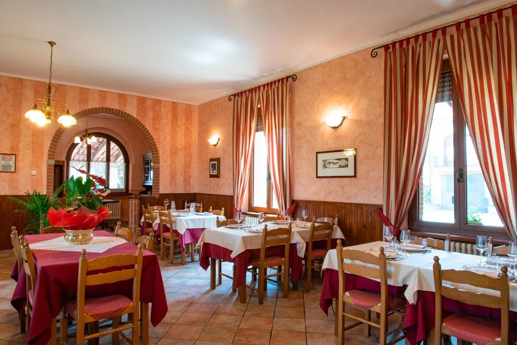 Ristorante Albergo "Da Maurizio" restaurant in Cravanzana