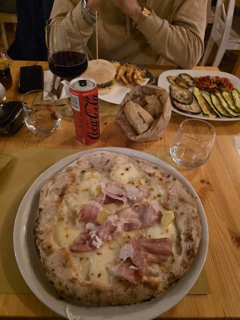 Lorenzo Colaci_Serenella STUBE Pizza and Burger_Crissolo_review