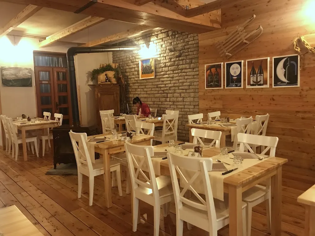Serenella STUBE Pizza and Burger restaurant in Crissolo