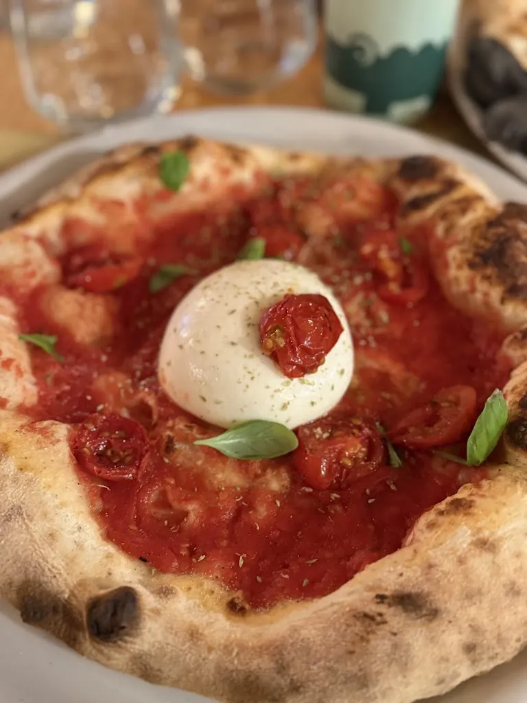 Serenella STUBE Pizza and Burger_Crissolo_slider_image_2